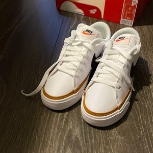 Nike court legacy’s